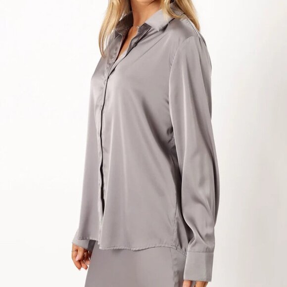 Petal and Pup “Narissa” Satin Shirt in Silver – Size Large – NWOT - Picture 6 of 10